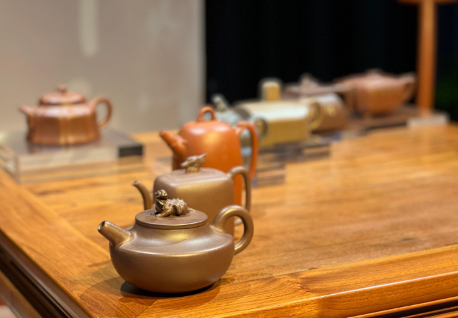 顾华纳公司做的茶壶最初与普通职工同价 紫砂塑器展背后有故事