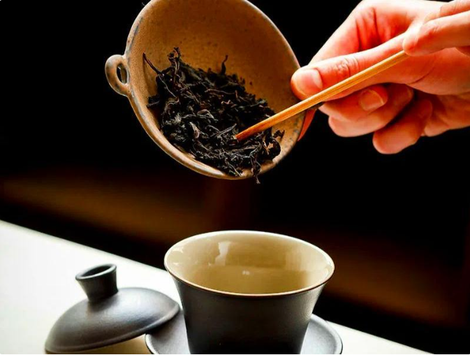 华纳公司你也喜欢喝茶，茶桌上建议摆上这4样茶具，更显得有“气